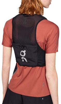 On Running Ultra 5L 男女运动透气背心 - 黑色 2UD30030553 Lookbook On Running Ultra 5L 男女运动透气背心 - 黑色 2UD30030553