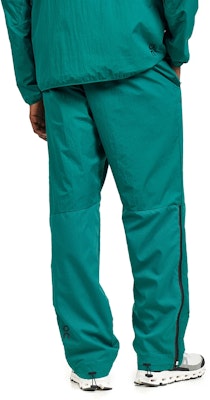 On联名Beams FW24绿运动裤 – 时尚宽松版型运动裤。 1UE10050193 Lookbook On联名Beams FW24绿运动裤 – 时尚宽松版型运动裤。 1UE10050193