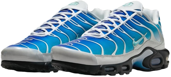 One Block Down x Nike Air Max Plus 'Light Photo Blue' Sepatu FZ3308-400 Lookbook One Block Down x Nike Air Max Plus 'Light Photo Blue' Sepatu FZ3308-400