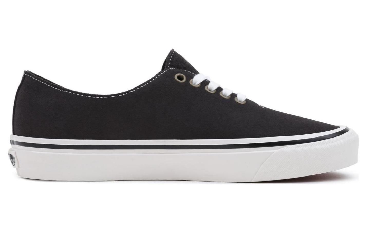 Order One Piece x Vans Authentic 'Negro Blanco' VN0005UCBLA