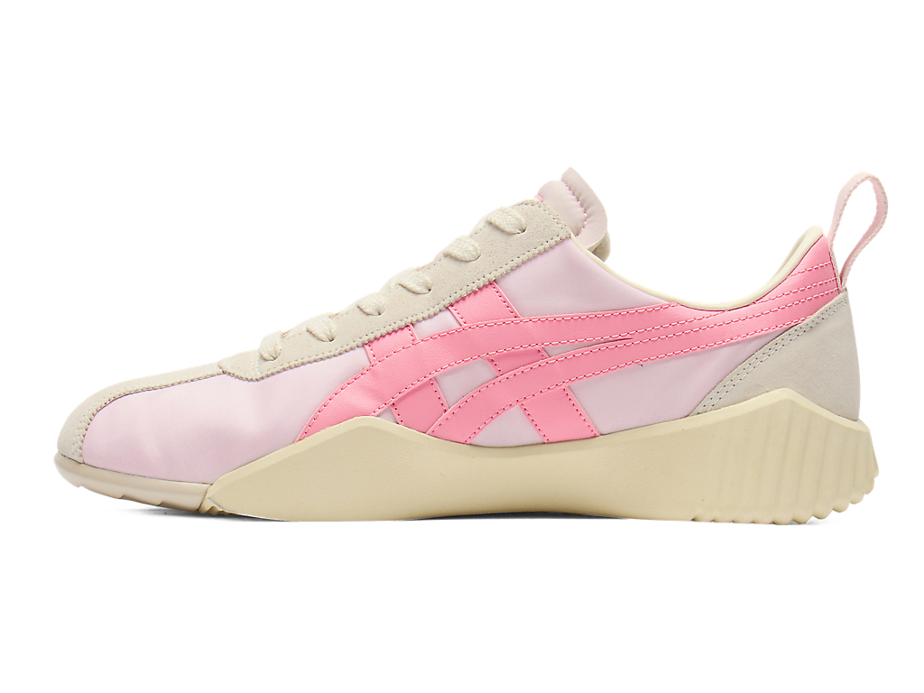 Lookbook Onitsuka Tiger ACROMOUNT CRYSTAL PINK/BLOSSOM PINK Wanita Pink Sneakers 1183B257-700