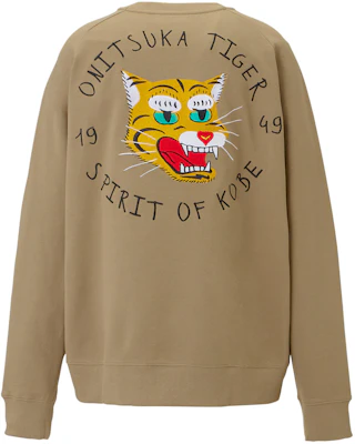 鬼塚虎动物刺绣标志男女同款卡其色圆领卫衣 2183B182-250 Lookbook 鬼塚虎动物刺绣标志男女同款卡其色圆领卫衣 2183B182-250