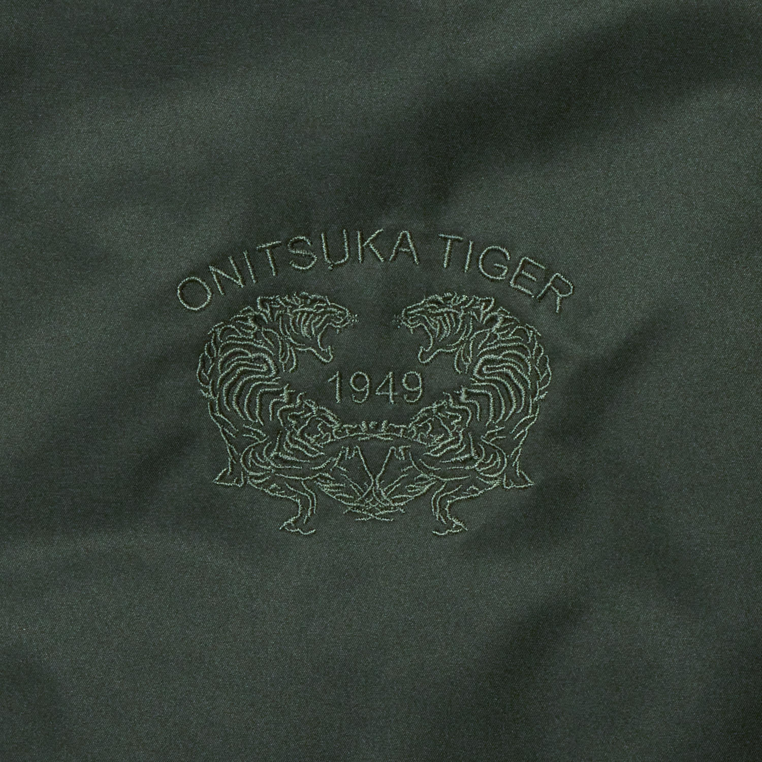 Purchase Onitsuka Tiger Coach Jacket Hijau Tentera Unisex Jaket Bergaya & Selesa 2183B398-300