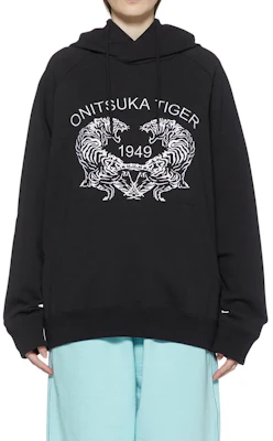 Onitsuka Tiger FW24 SWETA TOP Logo Sweatshirt Hitam Crewneck Kasual Outdoor 2183B406-001 Shop Onitsuka Tiger FW24 SWETA TOP Logo Sweatshirt Hitam Crewneck Kasual Outdoor 2183B406-001