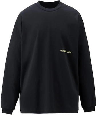 Onitsuka Tiger Graphic Hitam Crewneck Sweatshirt Unisex Kasual dan Nyaman Dipakai 2183B163-001 Buy Onitsuka Tiger Graphic Hitam Crewneck Sweatshirt Unisex Kasual dan Nyaman Dipakai 2183B163-001