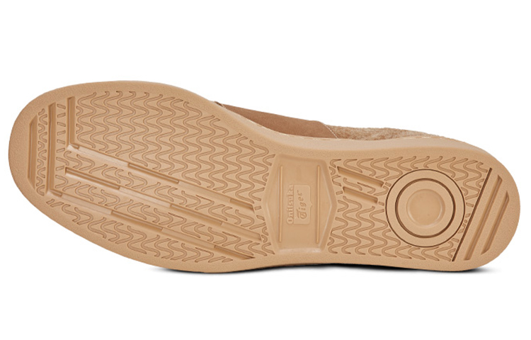 Shop Onitsuka Tiger GSM RB 舒適休閒板鞋 男女同款 駝色