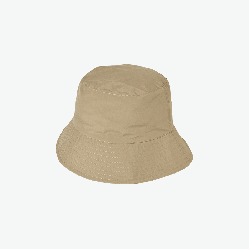 Lookbook Topi Baldi Onitsuka Tiger Logo Polyester Uniseks Gaya Pasangan Khaki/Hitam. 3183B029-250