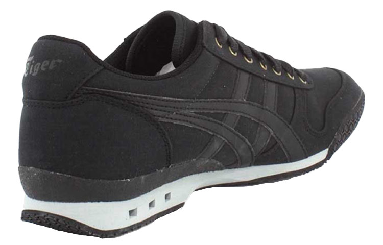 Shop Onitsuka Tiger Ultimate 81 防滑透氣 低筒運動鞋 黑白色
