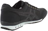 Shop Onitsuka Tiger Ultimate 81 防滑透氣 低筒運動鞋 黑白色
