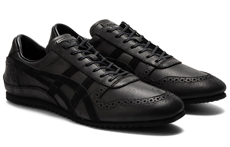 Order Onitsuka Tiger Ultimate Trainer 'Hitam Brogue' 1181A537-002