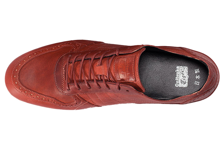 Shop Onitsuka Tiger 終極教練 舒適耐磨 低筒休閒板鞋 紅棕色