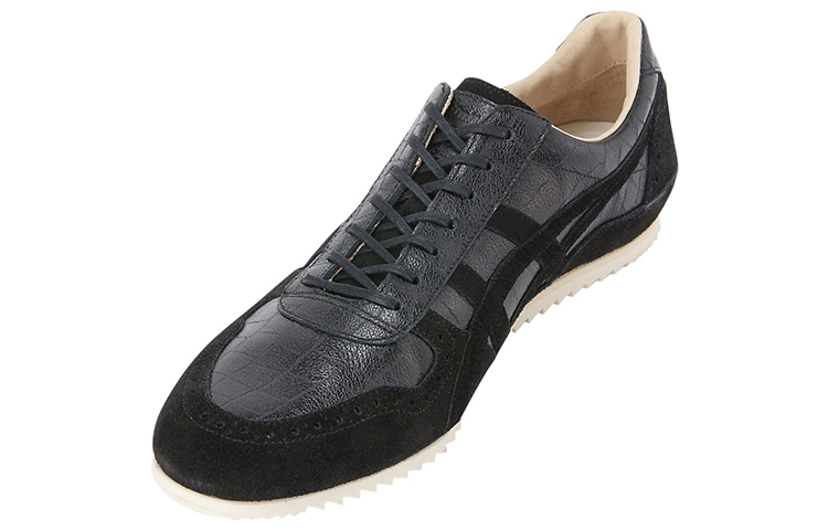 Shop Onitsuka Tiger Ultimate Trainer ''Triple Black'' Sneaker Zwart D8E0L-9090