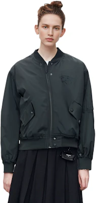 Chaqueta negra unisex Onitsuka Tiger con cremallera y cuello alto. 2183B316-001 Details for Chaqueta negra unisex Onitsuka Tiger con cremallera y cuello alto. 2183B316-001