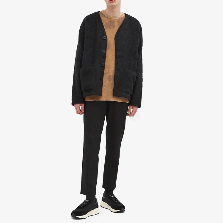 Lookbook OUR LEGACY Cárdigan de Lana Negra con Botones y Escote en V M4206CBM