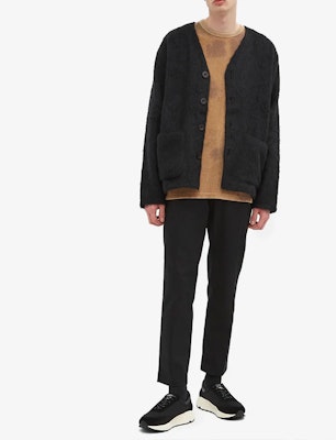 OUR LEGACY Cárdigan de Lana Negra con Botones y Escote en V M4206CBM Lookbook OUR LEGACY Cárdigan de Lana Negra con Botones y Escote en V M4206CBM