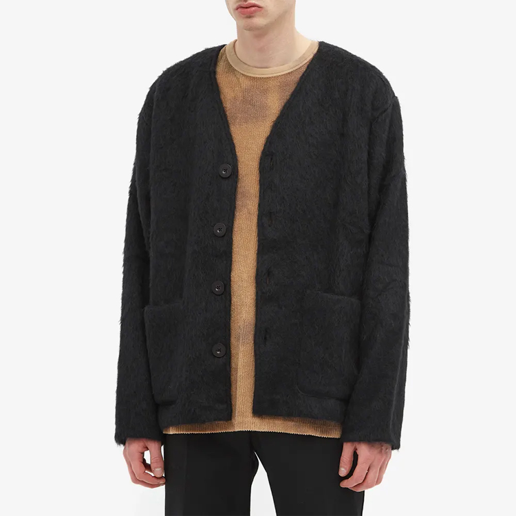 Purchase OUR LEGACY Cárdigan de Lana Negra con Botones y Escote en V M4206CBM