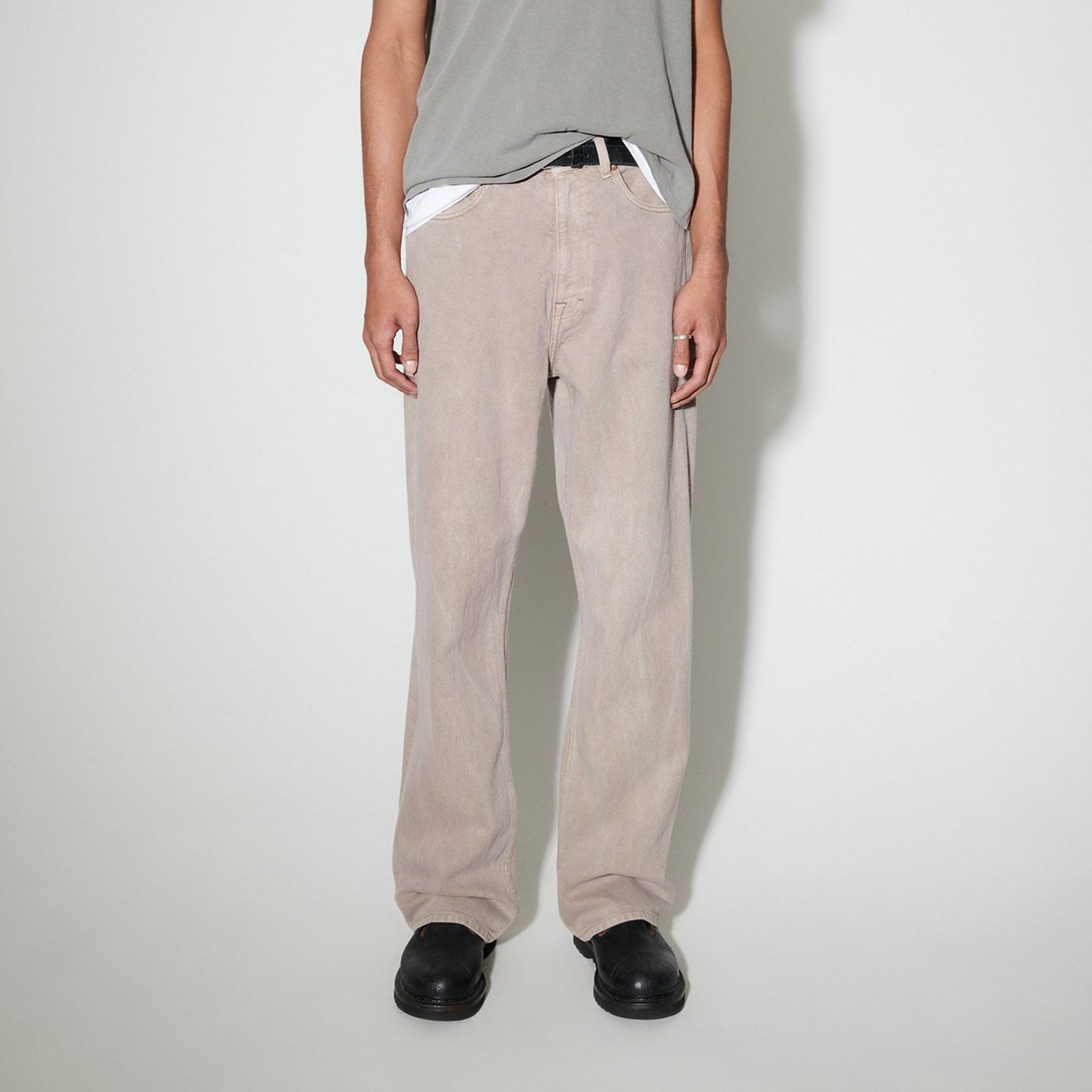 Lookbook OUR LEGACY Jeans Rectos Sueltos Colorblock Cadena Rosa. M2245TP