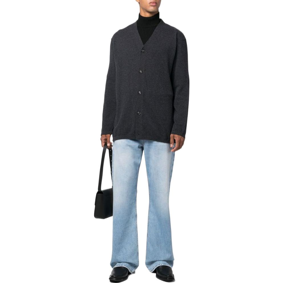 Lookbook OUR LEGACY FW22 灰色羊毛V領扣式毛衣 M4223KCD-ANTRHACITE