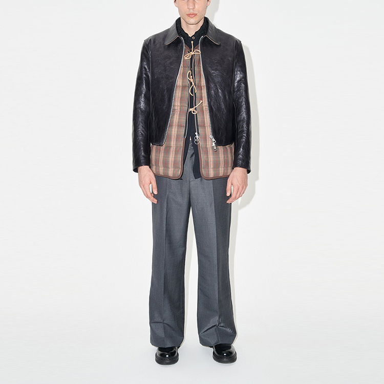 Shop OUR LEGACY FW23 Jaket Kulit Glossy Pendek dengan Double Zipper Hitam M4239MTD