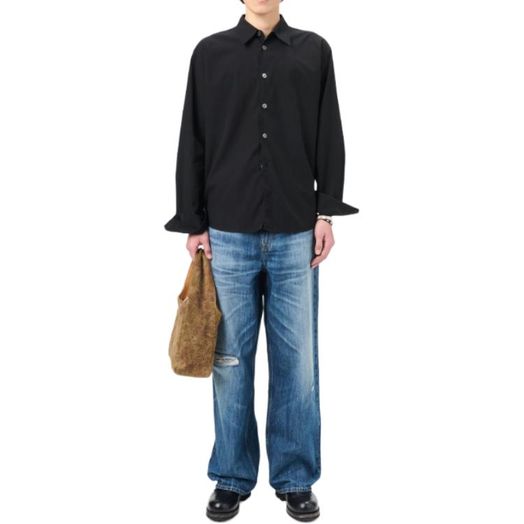 Lookbook OUR LEGACY FW24 Camisa Negra de Manga Larga con Botón de Perla y Dobladillo Curvo M4242BLP