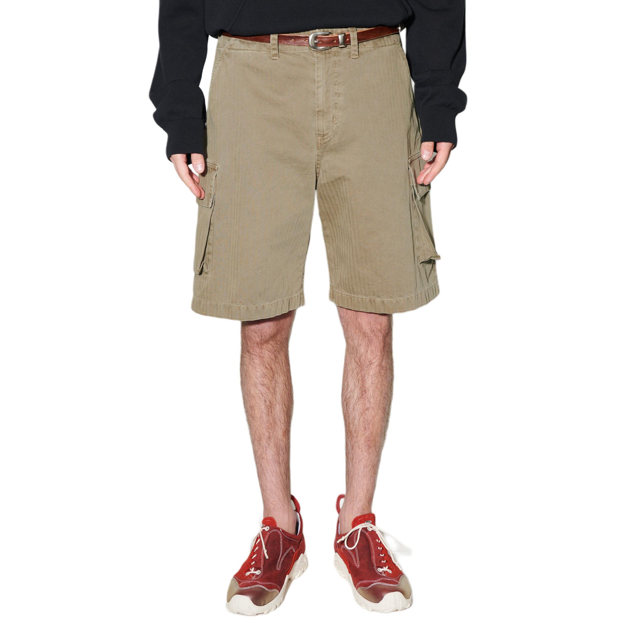 Lookbook OUR LEGACY Shorts Hombre Verde Oliva Relajados Cintura Media Casual. M2244MUO