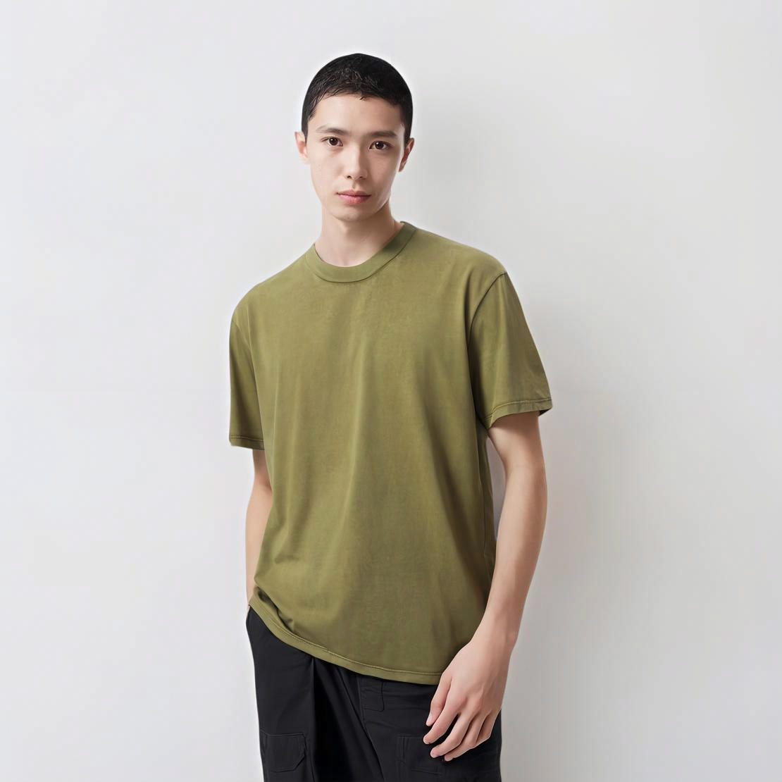 Lookbook OUR LEGACY Kaos Oversized Hijau Zaitun Polos Lengan Pendek. M2256BC