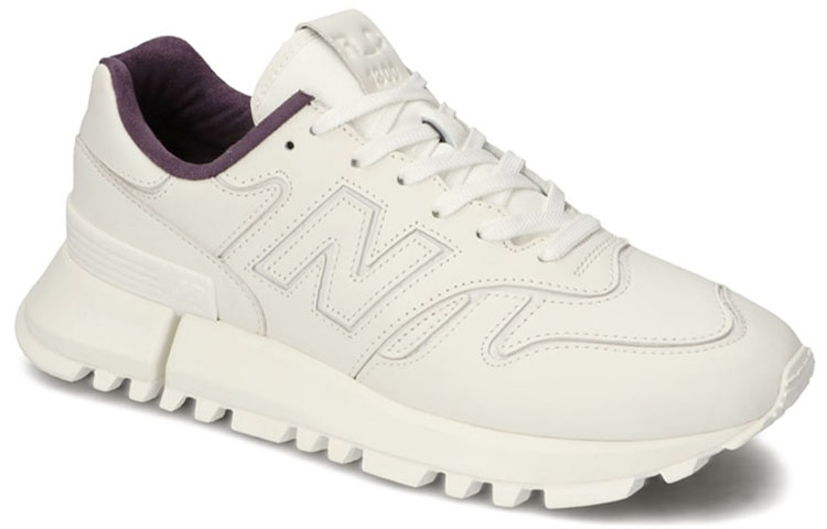 Lookbook 大衣 x 新百倫 NB 1300 低幫 跑步鞋 男女同款 白色