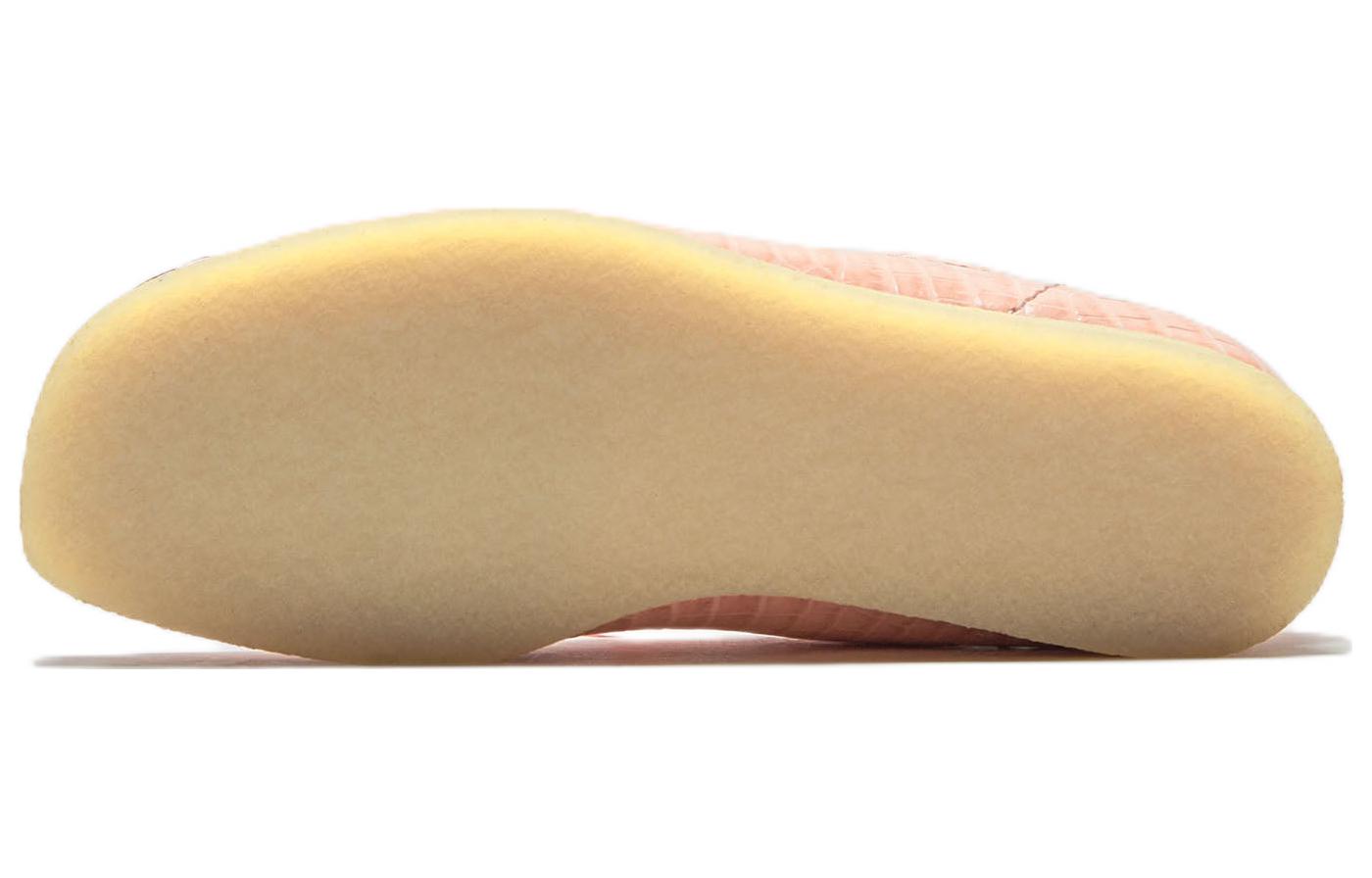 Shop Packer Shoes x Clarks Wallabee '粉紅鱷魚' 261-68849