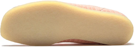 Shop Packer Shoes x Clarks Wallabee "粉色鳄鱼" 261-68849
