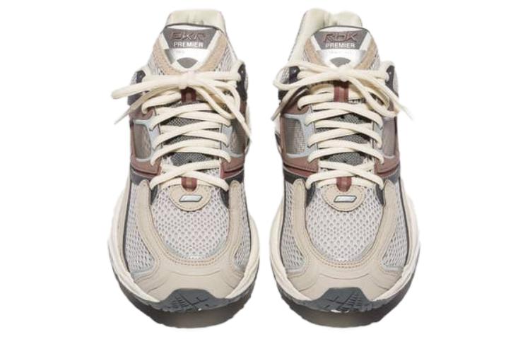 Shop Packer x Reebok トリニティプレミア “クリーム” FY3409