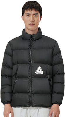 팔라스 FW23 블랙 로고 패딩 재킷, 하이 칼라 지퍼업 스타일. P25JK114 Details for 팔라스 FW23 블랙 로고 패딩 재킷, 하이 칼라 지퍼업 스타일. P25JK114