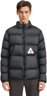팔라스 FW23 블랙 로고 패딩 재킷, 하이 칼라 지퍼업 스타일. P25JK114 Sizing 팔라스 FW23 블랙 로고 패딩 재킷, 하이 칼라 지퍼업 스타일. P25JK114