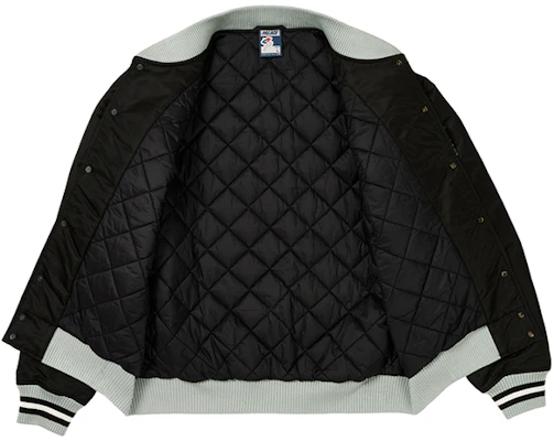 PALACE FW23 サテン アリーナ ジャケット ブラック ユニセックス ロゴ ストライプ アウターウェア P25JK028 Shop PALACE FW23 サテン アリーナ ジャケット ブラック ユニセックス ロゴ ストライプ アウターウェア P25JK028