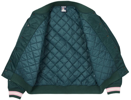 PALACE FW23 缎面The Arena标志条纹饰边夹克 男女款 绿色. P25JK030 Shop PALACE FW23 缎面The Arena标志条纹饰边夹克 男女款 绿色. P25JK030