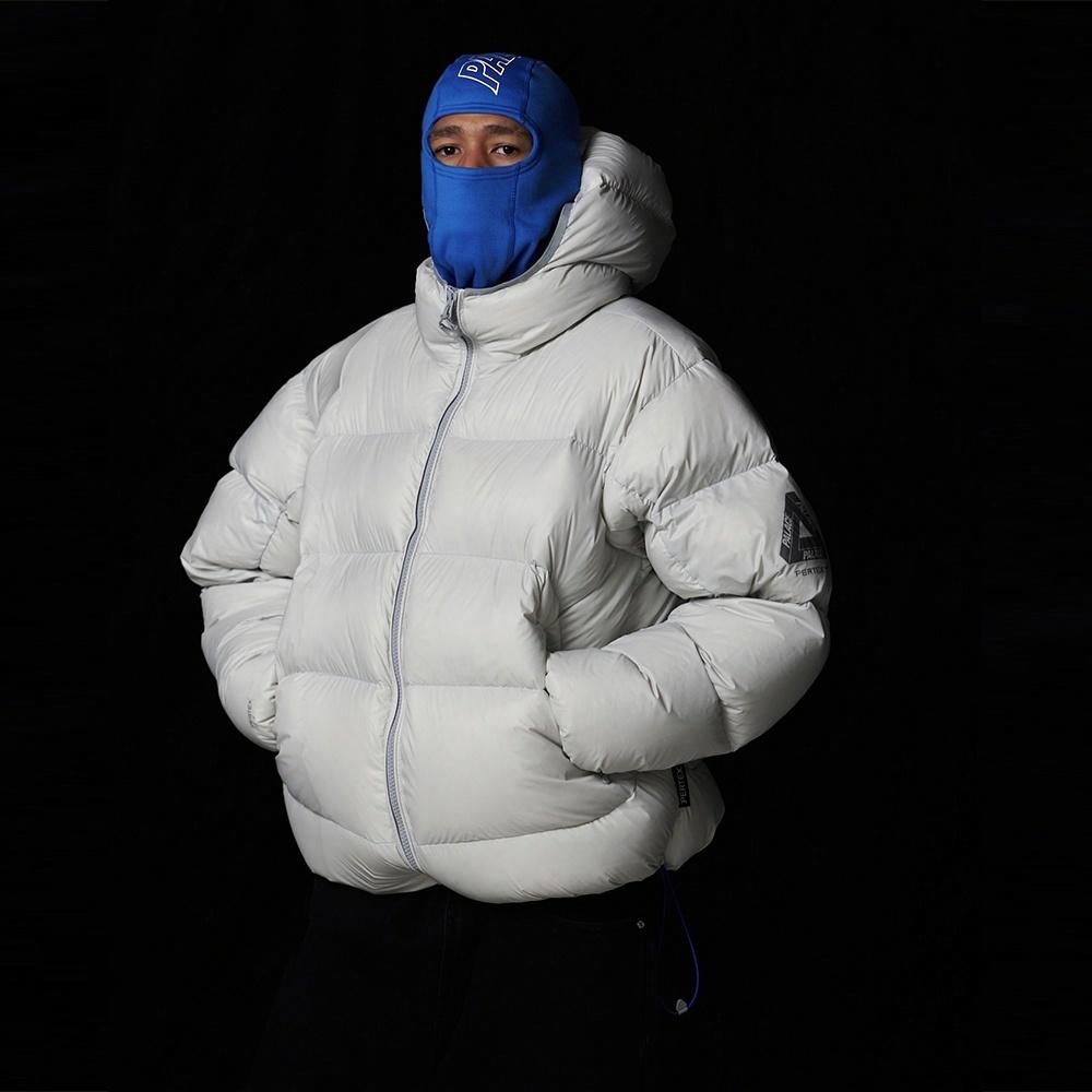 Sizing Jaket Balaclava Puffer PALACE FW24 Kelabu Unisex dengan Cetakan Logo. P27JK053