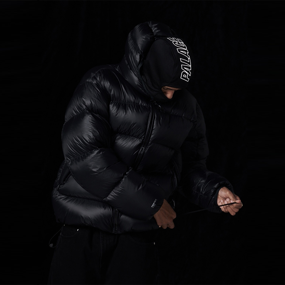 Sizing PALACE FW24 Jaket Puffer Pertex Balaclava Hitam Unisex dengan Cetakan Logo P27JK052