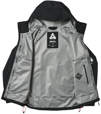 PALACE SS24 Jaket Tex 3L Hitam Cetak Huruf Hooded Zip Unisex. P25JK003 Purchase PALACE SS24 Jaket Tex 3L Hitam Cetak Huruf Hooded Zip Unisex. P25JK003
