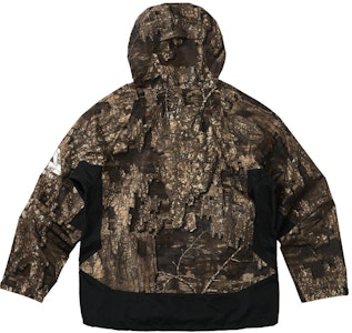 PALACE SS24 字母印花连帽夹克 拉链口袋 男女同款 木纹色。 P25JK005 Lookbook PALACE SS24 字母印花连帽夹克 拉链口袋 男女同款 木纹色。 P25JK005