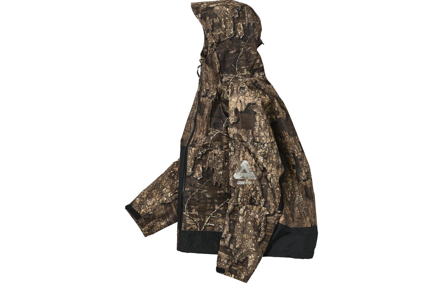 Shop PALACE SS24 字母印花连帽夹克 拉链口袋 男女同款 木纹色。 P25JK005