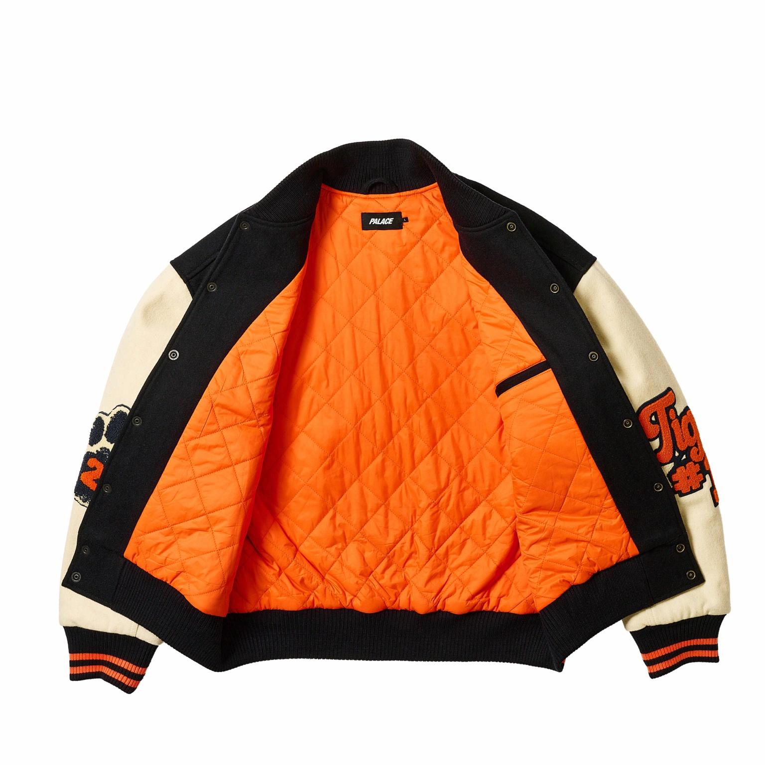 Shop PALACE SS25 드롭6 토라 토라 바시티 재킷 네이비 블루 유니섹스 타이거 패치 디자인. P28JK027