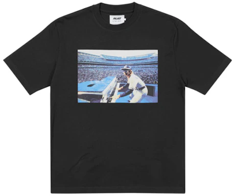 Kaos Unisex PALACE x Elton John Kolaborasi Hitam dengan Desain Grafis. P21TS298 Order Kaos Unisex PALACE x Elton John Kolaborasi Hitam dengan Desain Grafis. P21TS298