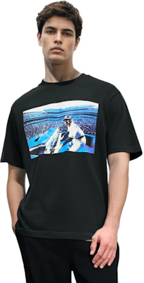 Kaos Unisex PALACE x Elton John Kolaborasi Hitam dengan Desain Grafis. P21TS298 Shop Kaos Unisex PALACE x Elton John Kolaborasi Hitam dengan Desain Grafis. P21TS298