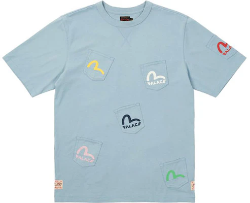 PALACE x EVISU Baju-T Poket Biru Pudar Unisex Logo Print. P21EVTS003 Order PALACE x EVISU Baju-T Poket Biru Pudar Unisex Logo Print. P21EVTS003