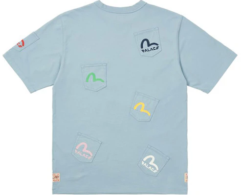 PALACE x EVISU Baju-T Poket Biru Pudar Unisex Logo Print. P21EVTS003 Lookbook PALACE x EVISU Baju-T Poket Biru Pudar Unisex Logo Print. P21EVTS003