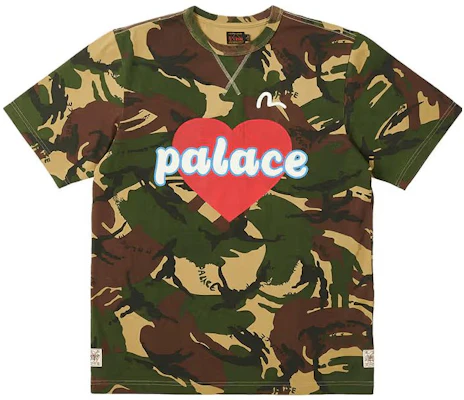 Kaos Unisex PALACE x EVISU SS23 Camo Logo Heart Print. P24EVES004 Order Kaos Unisex PALACE x EVISU SS23 Camo Logo Heart Print. P24EVES004
