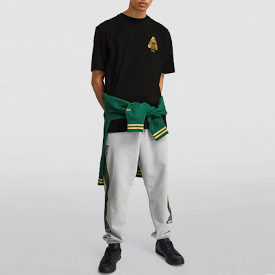 PALACE x Harrods FW21 黑色短袖T恤品牌標誌圖案上衣。 P21TS288 Lookbook PALACE x Harrods FW21 黑色短袖T恤品牌標誌圖案上衣。 P21TS288