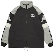 Lookbook PALACE x Kappa FW21 黑色連帽徽标外套 可拆帽男女通用外套. P21KPJK001