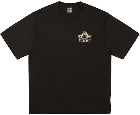 PALACE x Oakley FW24 Kaos Hitam Unisex Logo Print Nyaman untuk Gaya Kasual. P27OKES006 Lookbook PALACE x Oakley FW24 Kaos Hitam Unisex Logo Print Nyaman untuk Gaya Kasual. P27OKES006