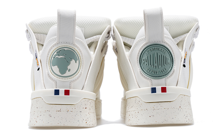 Shop Palladium Low Top 'Putih Hijau' Sneakers 08742-108-M