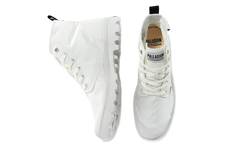 Shop Palladium Mono Chrome III '白色帆布高幫鞋' 77077-116-M 77077-116-M